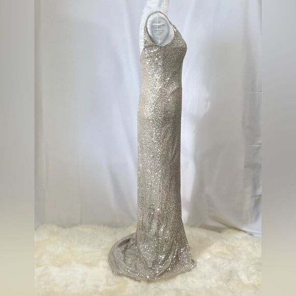 Mac Duggal Ieena Sequin V-Neck Gown size 2 - Picture 9 of 12